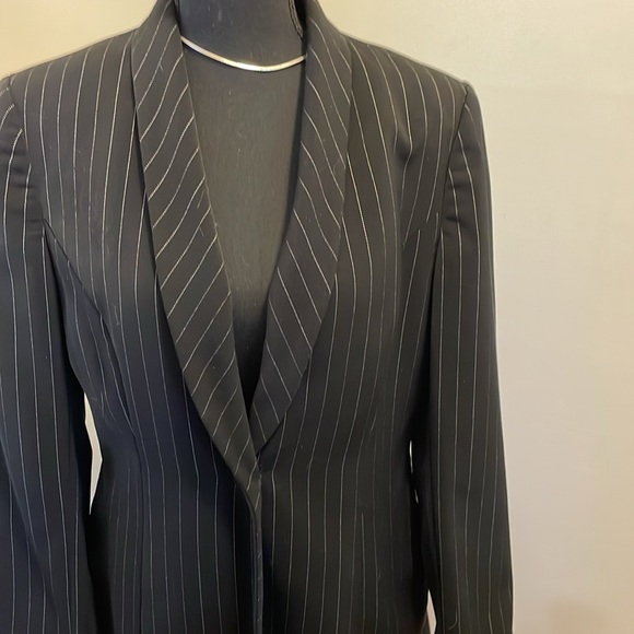 Ladies pants suit - Picture 2 of 5